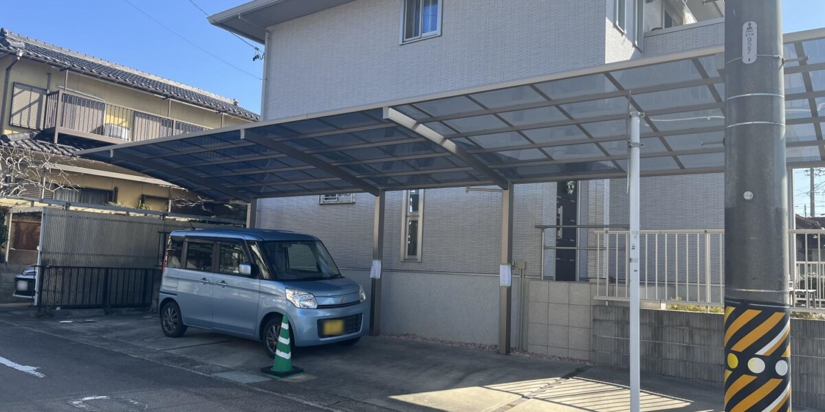縦に2台駐車できるシンプルなカーポートの施工例｜花壇の植栽工事｜犬山市