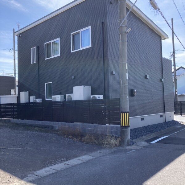 ブロック積みと目隠しフェンス