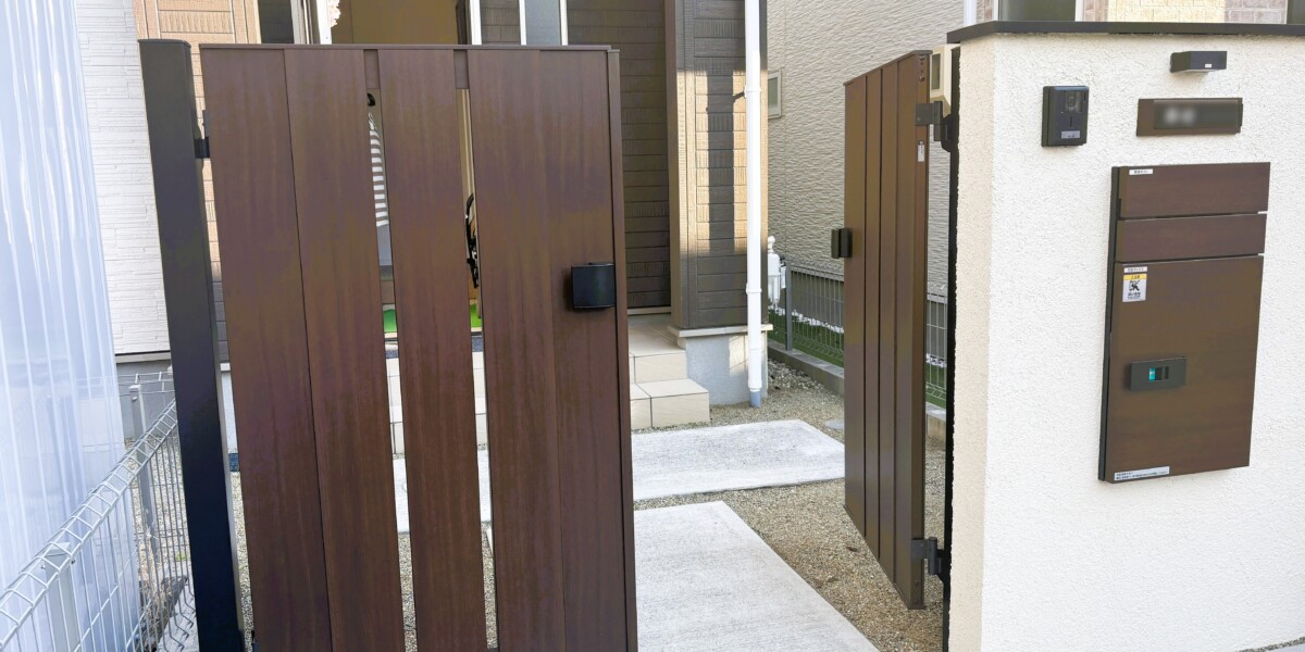 お子さんの飛び出し防止のために門扉をつけてクローズにした施工例｜犬山市