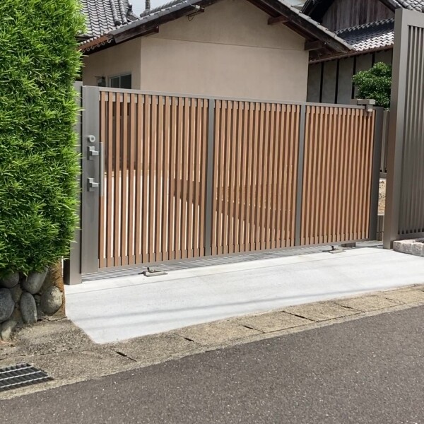 電動ゲート（OPEN）