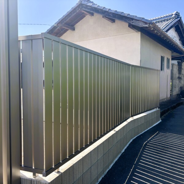 ブロック積みと目隠しフェンス