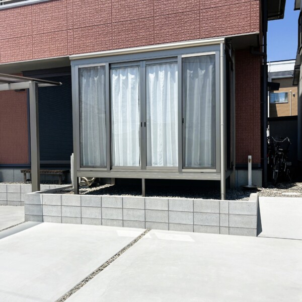 サンルームと自転車用のスロープ