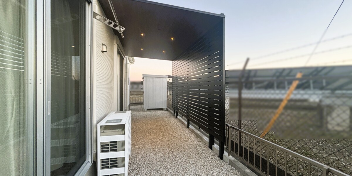 お庭でバーベキューを楽しむための木目でおしゃれなテラスＳＣの施工例｜各務原市